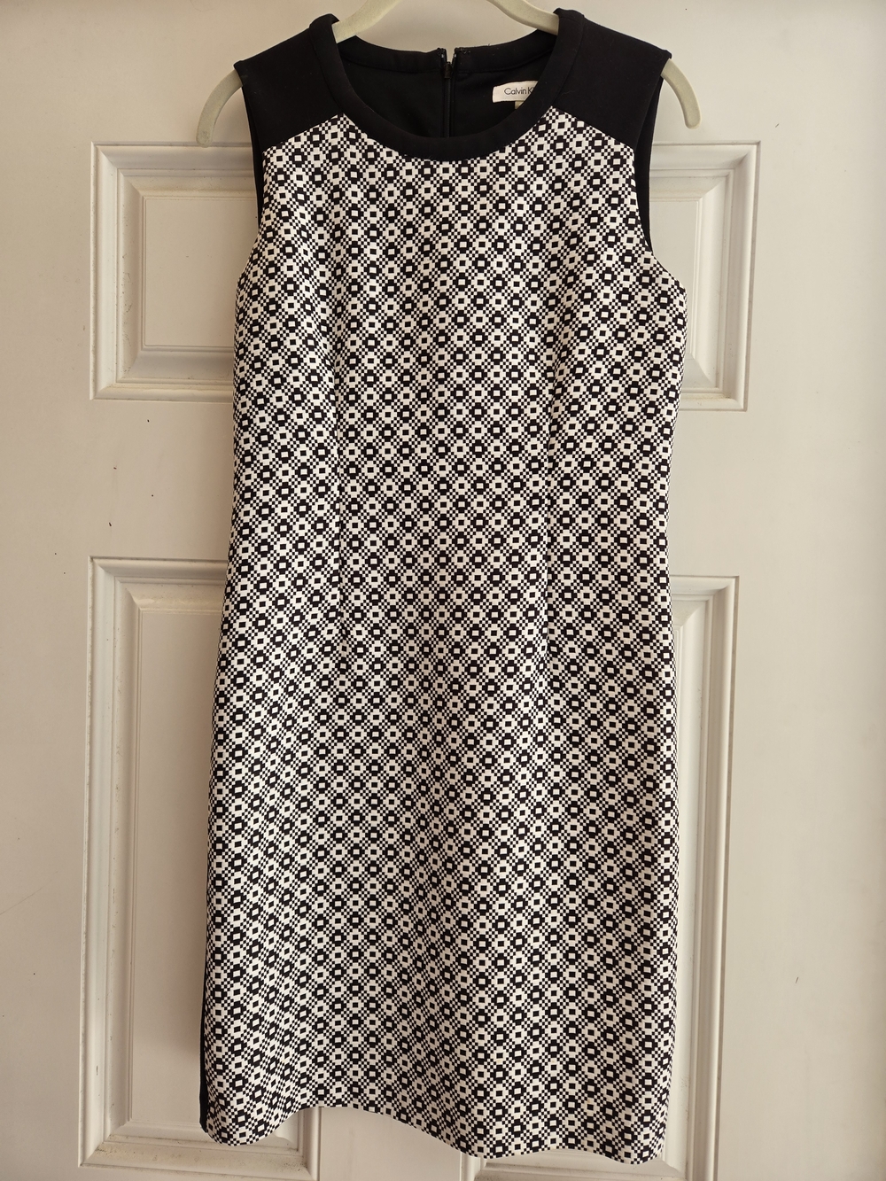 Calvin Klein Black & White Sleeveless Patterned Midi Dress